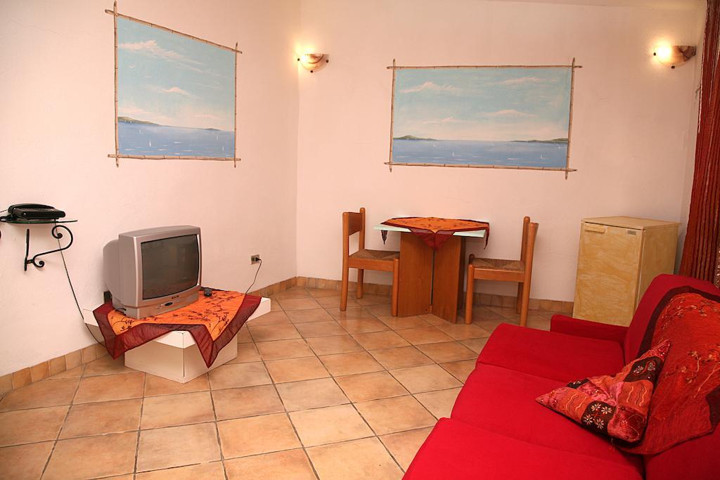 Hotel Residence Rena Bianca Baja Cerdeña Habitación foto